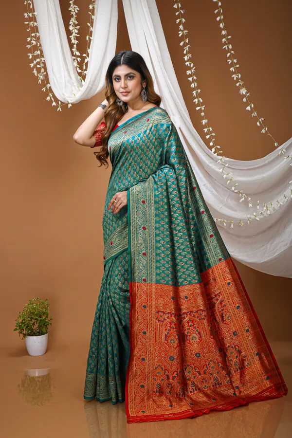 FLUIT_LESVETEMENTS_Woven_Kanjivaram_Jacquard_Saree_with_Unstitched_Blouse_(Green)