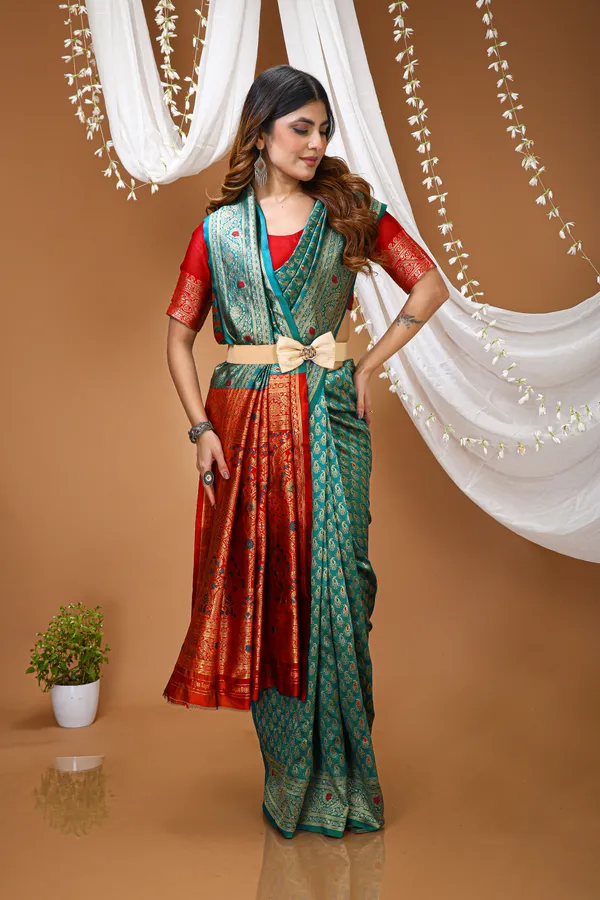 FLUIT_LESVETEMENTS_Woven_Kanjivaram_Jacquard_Saree_with_Unstitched_Blouse_(Green)