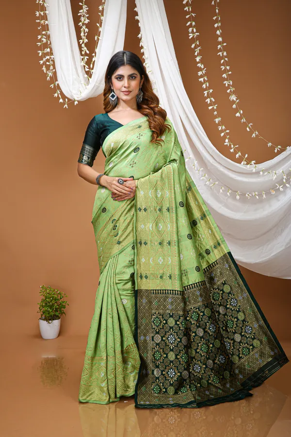FLUIT_LESVETEMENTS_Self_Design_Kanjivaram_Jacquard_Saree_with_Unstitched_Blouse_(Light_Green)