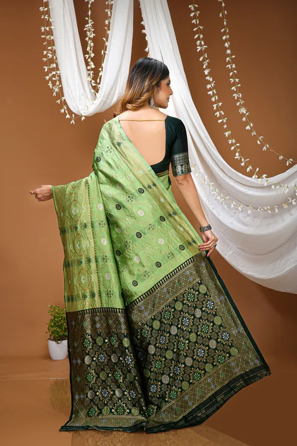 FLUIT_LESVETEMENTS_Self_Design_Kanjivaram_Jacquard_Saree_with_Unstitched_Blouse_(Light_Green)