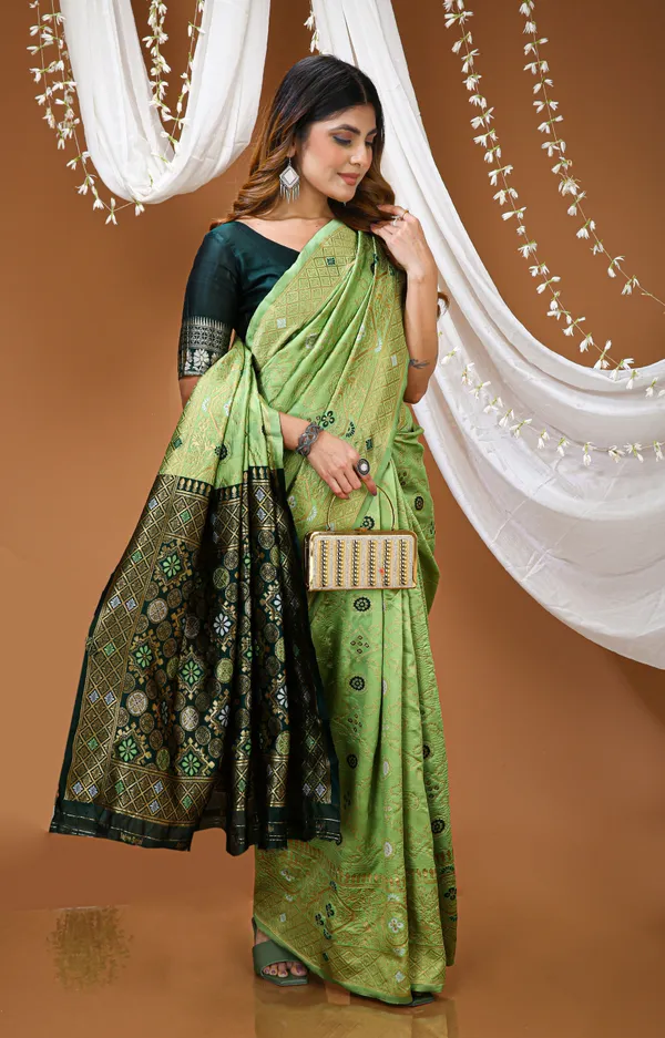 FLUIT_LESVETEMENTS_Self_Design_Kanjivaram_Jacquard_Saree_with_Unstitched_Blouse_(Light_Green)