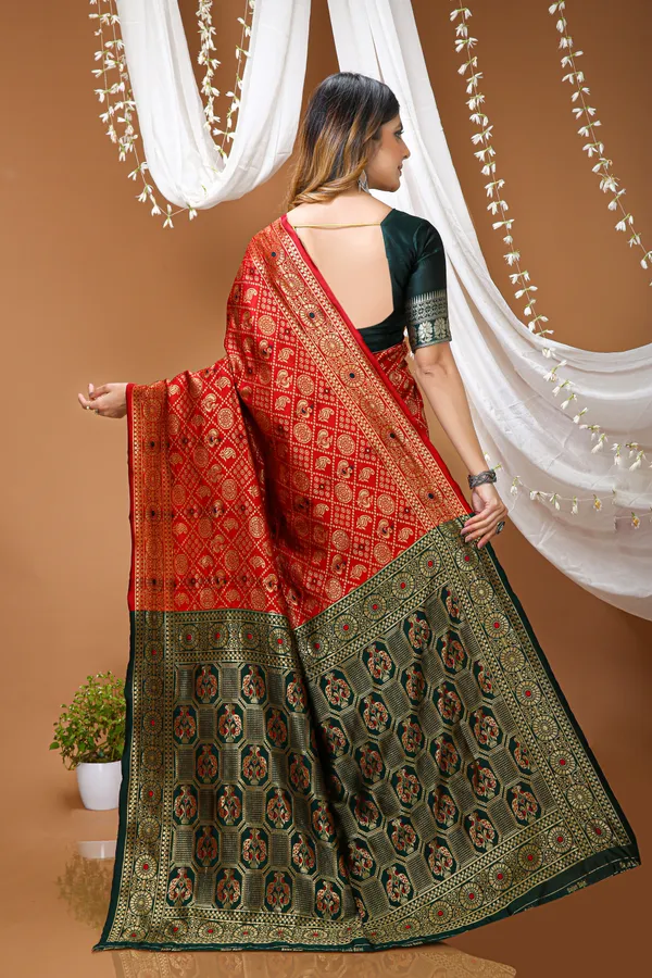 FLUIT_LESVETEMENTS_Woven_Kanjivaram_Jacquard_Saree_with_Unstitched_Blouse_(Red)