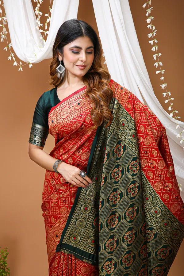 FLUIT_LESVETEMENTS_Woven_Kanjivaram_Jacquard_Saree_with_Unstitched_Blouse_(Red)