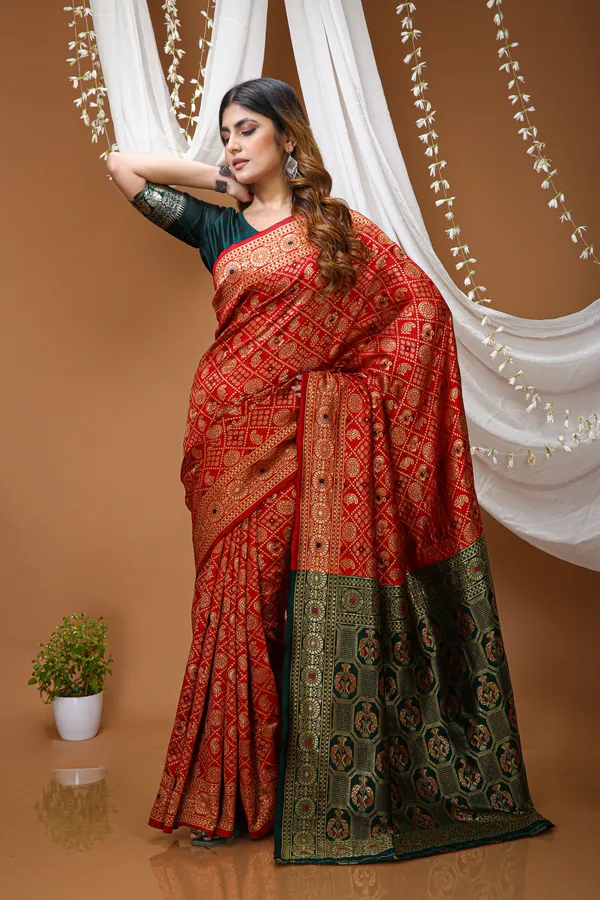 FLUIT_LESVETEMENTS_Woven_Kanjivaram_Jacquard_Saree_with_Unstitched_Blouse_(Red)