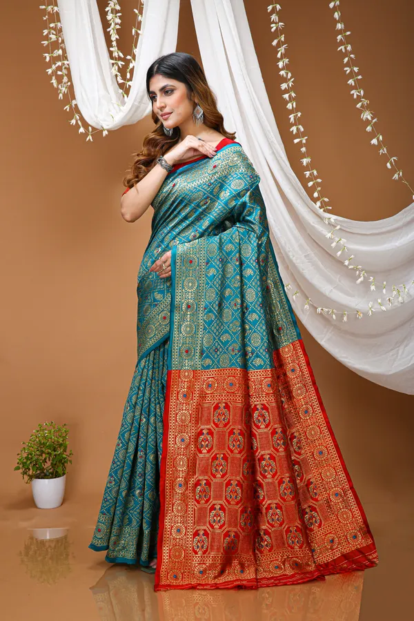 FLUIT_LESVETEMENTS_Woven_Kanjivaram_Jacquard_Saree_with_Unstitched_Blouse_(Green)