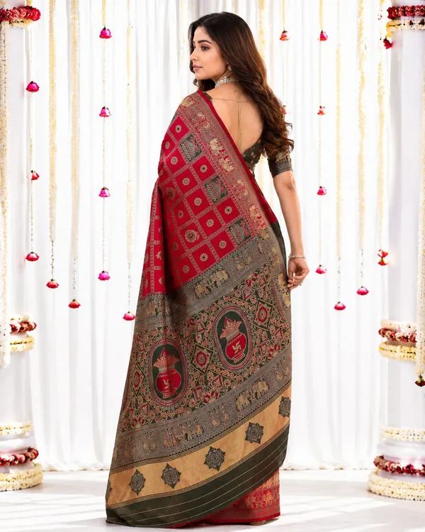 FLUIT_LESVETEMENTS_Woven_Banarasi_Pure_Silk_Saree_with_Unstitched_Blouse_(Red)