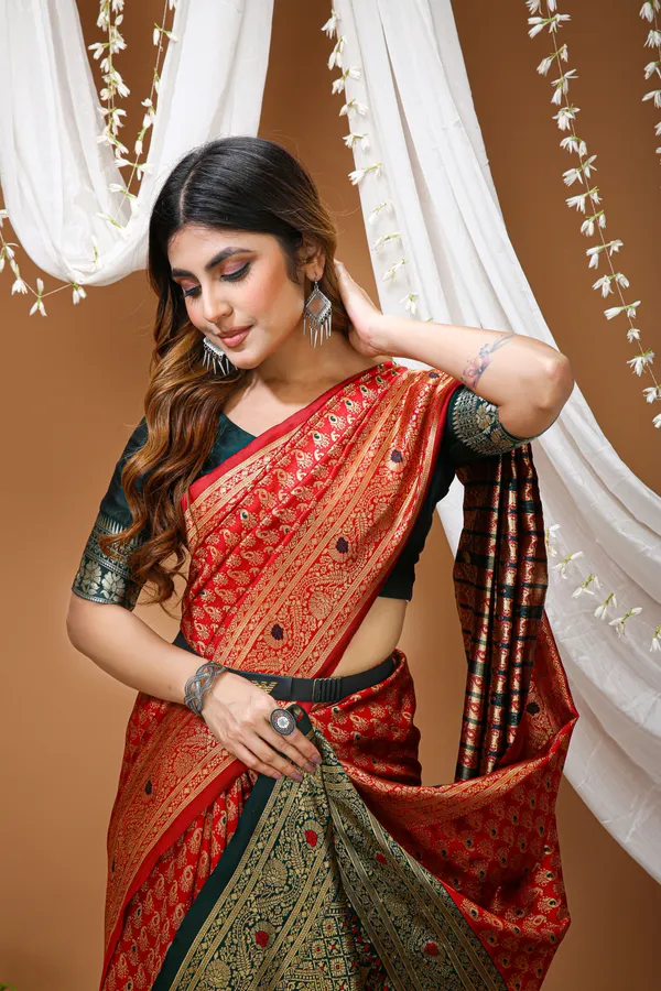 FLUIT_LESVETEMENTS_Woven_Kanjivaram_Jacquard_Saree_with_Unstitched_Blouse_(Red)