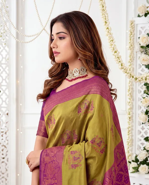 FLUIT_LESVETEMENTS_Woven_Banarasi_Pure_Silk_Saree_with_Unstitched_Blouse_(Dark_Green)