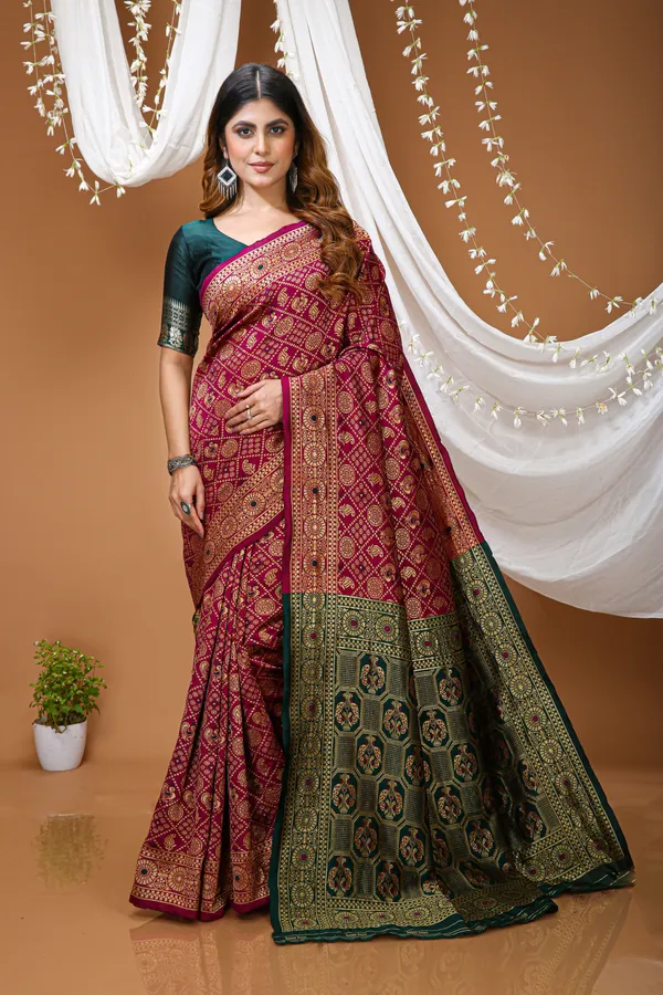 FLUIT_LESVETEMENTS_Woven_Kanjivaram_Jacquard_Saree_with_Unstitched_Blouse_(Purple)
