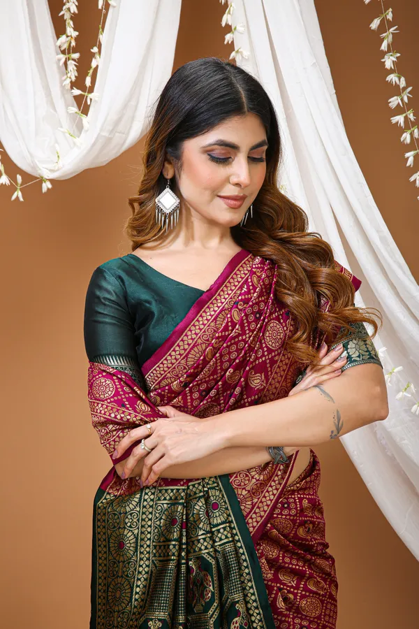 FLUIT_LESVETEMENTS_Woven_Kanjivaram_Jacquard_Saree_with_Unstitched_Blouse_(Purple)