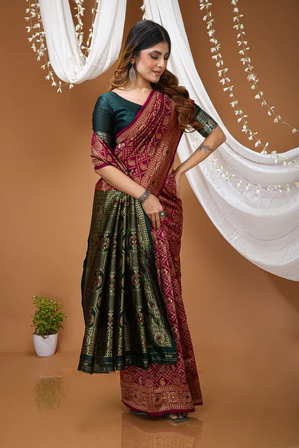 FLUIT_LESVETEMENTS_Woven_Kanjivaram_Jacquard_Saree_with_Unstitched_Blouse_(Purple)