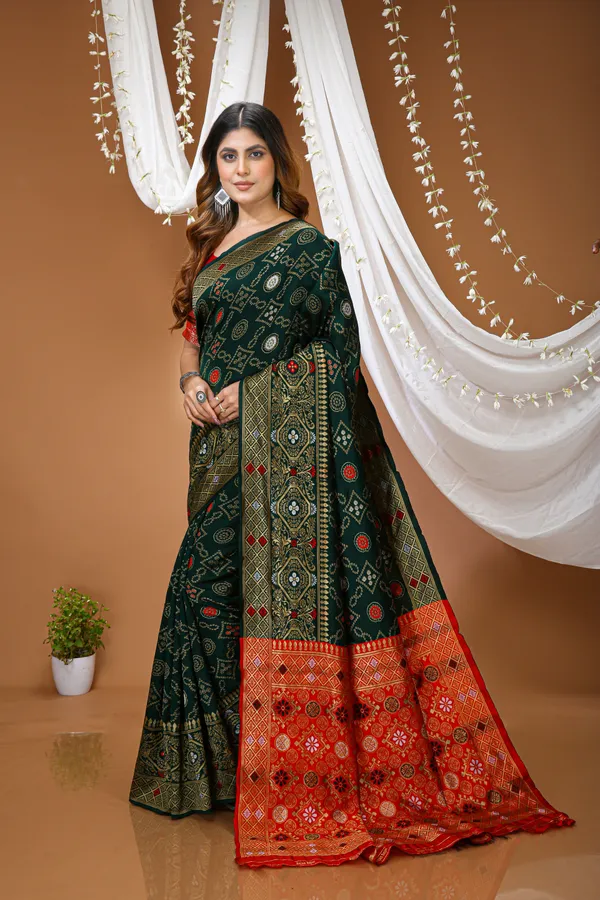 FLUIT_LESVETEMENTS_Self_Design_Kanjivaram_Jacquard_Saree_with_Unstitched_Blouse_(Dark_Green)