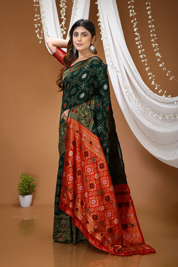 FLUIT_LESVETEMENTS_Self_Design_Kanjivaram_Jacquard_Saree_with_Unstitched_Blouse_(Dark_Green)