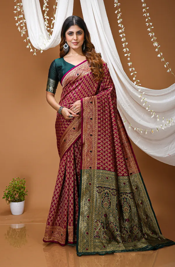 FLUIT_LESVETEMENTS_Woven_Kanjivaram_Jacquard_Saree_with_Unstitched_Blouse_(Magenta)