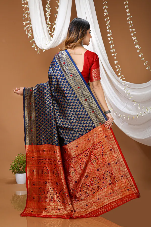FLUIT_LESVETEMENTS_Woven_Kanjivaram_Jacquard_Saree_with_Unstitched_Blouse_(Blue)
