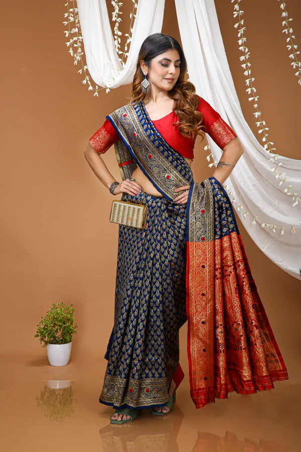 FLUIT_LESVETEMENTS_Woven_Kanjivaram_Jacquard_Saree_with_Unstitched_Blouse_(Blue)