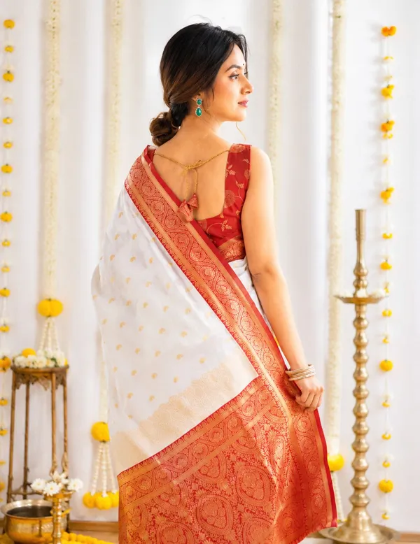 FLUIT_LESVETEMENTS_Paisley_Kanjivaram_Jacquard_Saree_with_Unstitched_Blouse_(White)