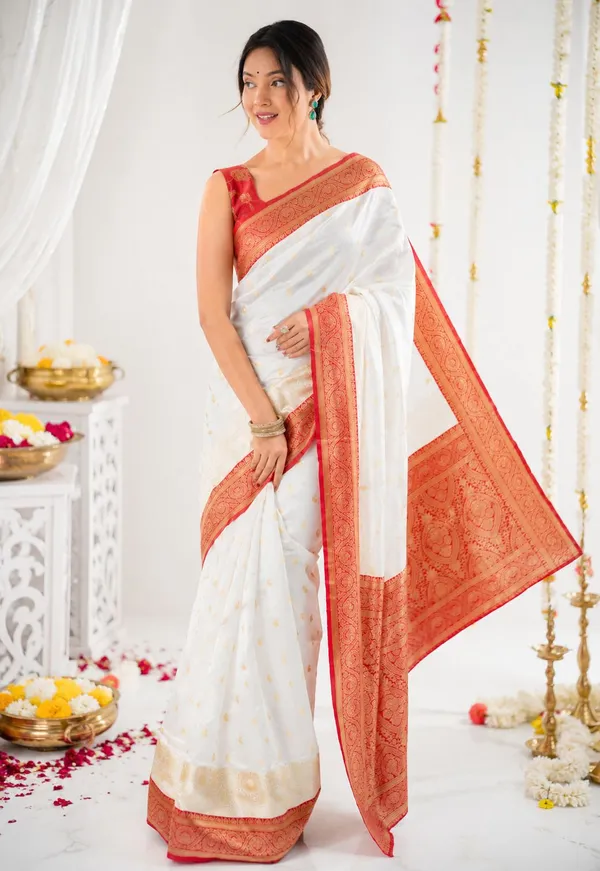 FLUIT_LESVETEMENTS_Paisley_Kanjivaram_Jacquard_Saree_with_Unstitched_Blouse_(White)