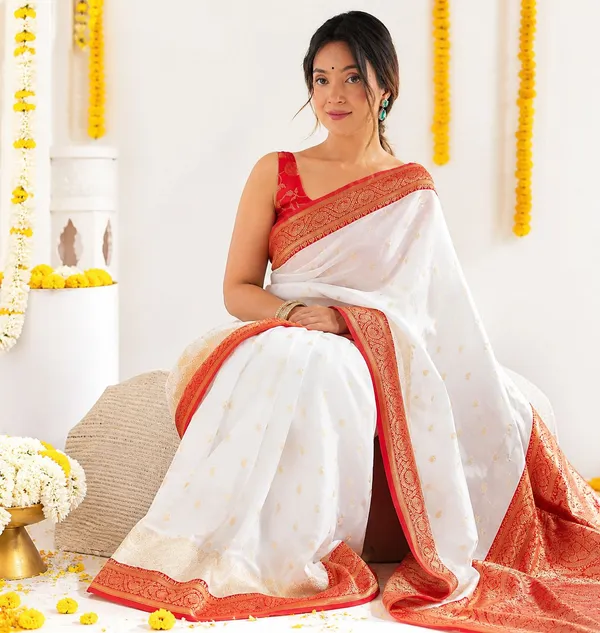 FLUIT_LESVETEMENTS_Paisley_Kanjivaram_Jacquard_Saree_with_Unstitched_Blouse_(White)