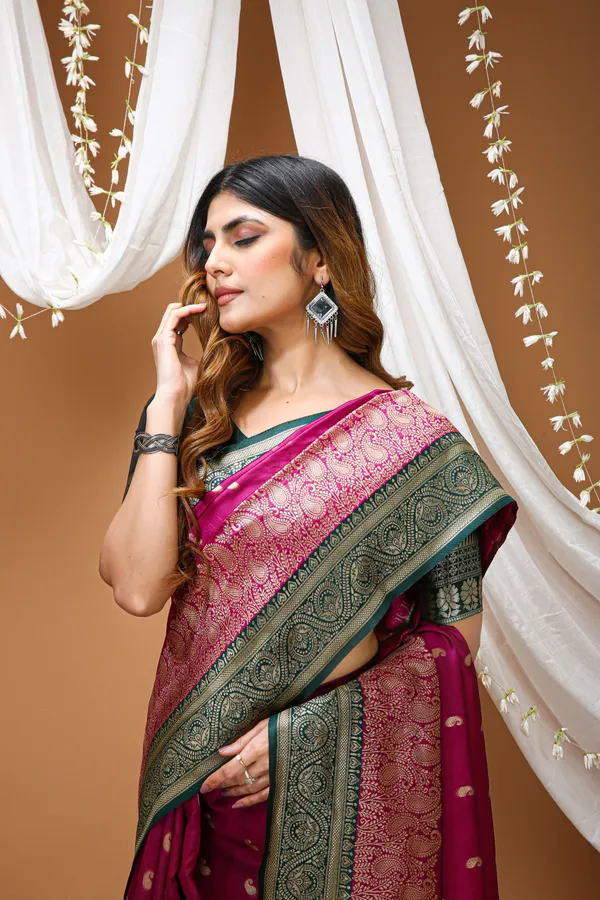FLUIT_LESVETEMENTS_Paisley_Kanjivaram_Jacquard_Saree_with_Unstitched_Blouse_(Magenta)