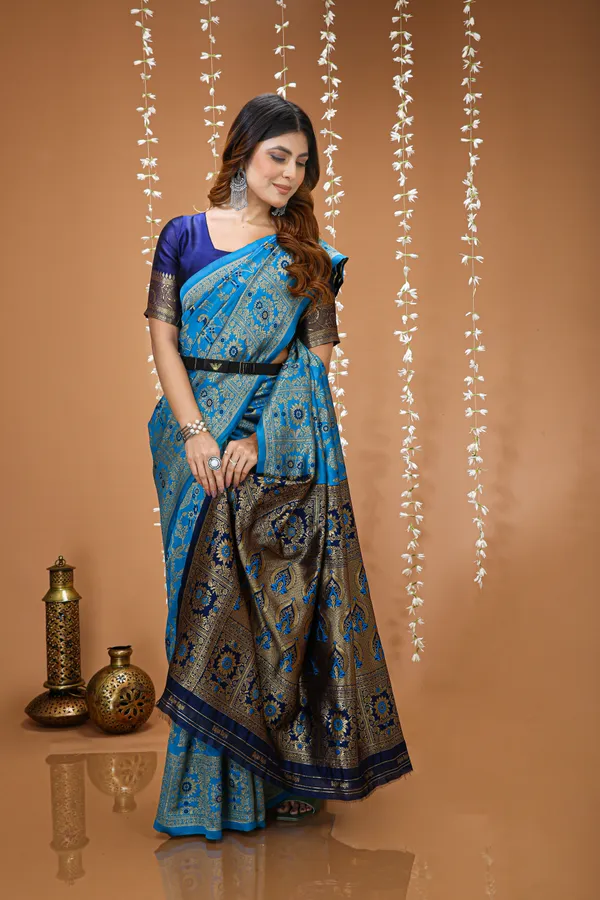FLUIT_LESVETEMENTS_Woven_Kanjivaram_Jacquard_Saree_with_Unstitched_Blouse_(Blue)