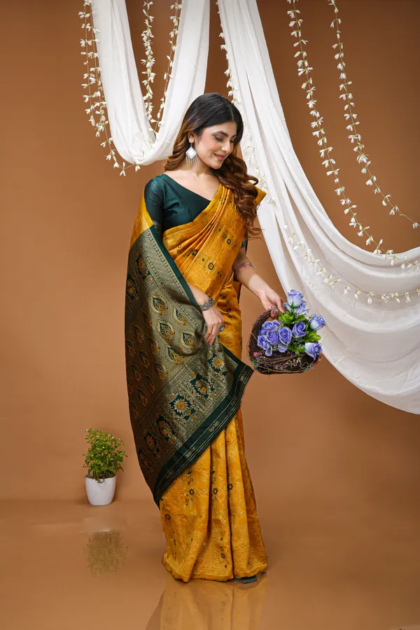 FLUIT_LESVETEMENTS_Woven_Kanjivaram_Jacquard_Saree_with_Unstitched_Blouse_(Yellow)
