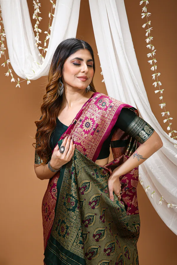 FLUIT_LESVETEMENTS_Woven_Kanjivaram_Jacquard_Saree_with_Unstitched_Blouse_(Magenta)