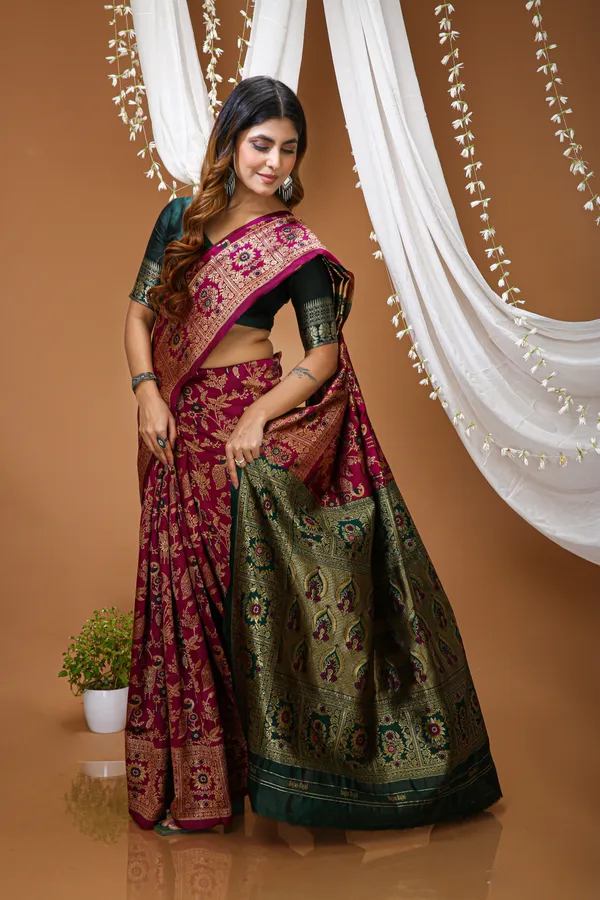 FLUIT_LESVETEMENTS_Woven_Kanjivaram_Jacquard_Saree_with_Unstitched_Blouse_(Magenta)