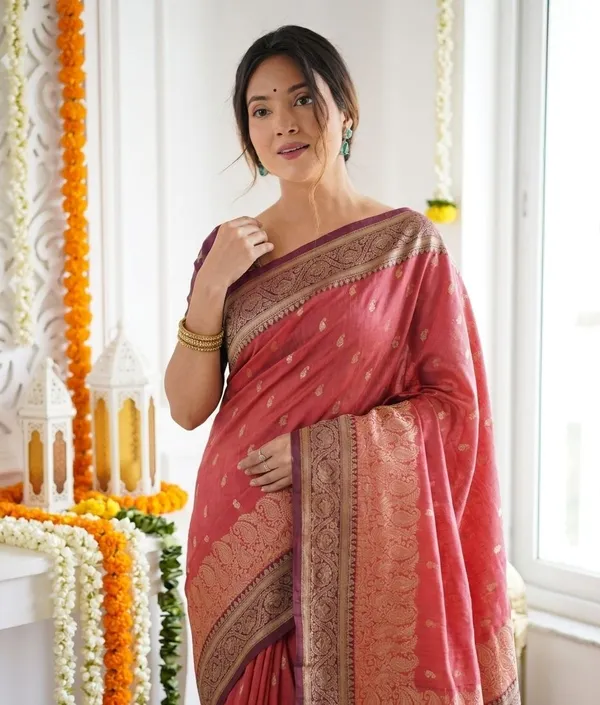 FLUIT_LESVETEMENTS_Paisley_Kanjivaram_Jacquard_Saree_with_Unstitched_Blouse_(Pink)