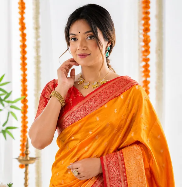 FLUIT_LESVETEMENTS_Paisley_Kanjivaram_Jacquard_Saree_with_Unstitched_Blouse_(Yellow)