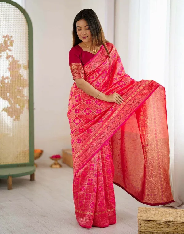 FLUIT_LESVETEMENTS_Self_Design_Kanjivaram_Jacquard_Saree_with_Unstitched_Blouse_(Pink)