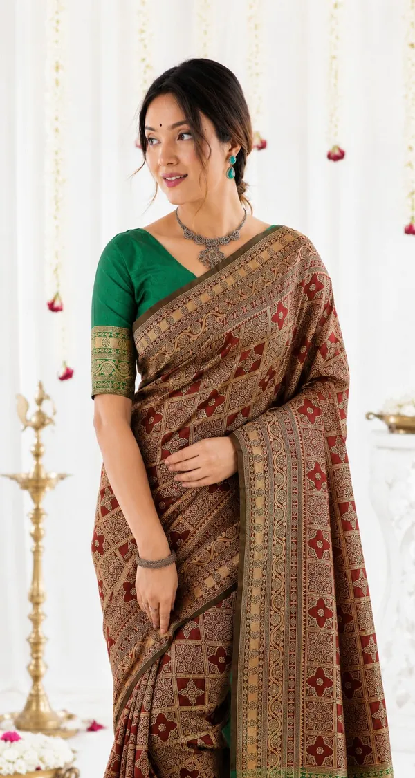 FLUIT_LESVETEMENTS_Self_Design_Kanjivaram_Jacquard_Saree_with_Unstitched_Blouse_(Maroon)