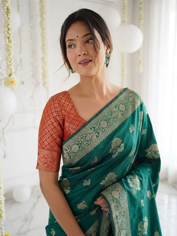 FLUIT_LESVETEMENTS_Self_Design_Kanjivaram_Jacquard_Saree_with_Unstitched_Blouse_(Dark_Green)