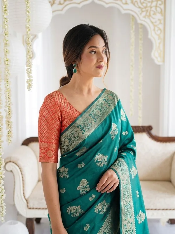 FLUIT_LESVETEMENTS_Self_Design_Kanjivaram_Jacquard_Saree_with_Unstitched_Blouse_(Dark_Green)