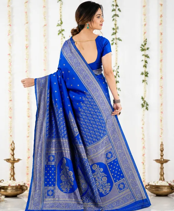 FLUIT_LESVETEMENTS_Self_Design_Kanjivaram_Jacquard_Saree_with_Unstitched_Blouse_(Dark_Blue)