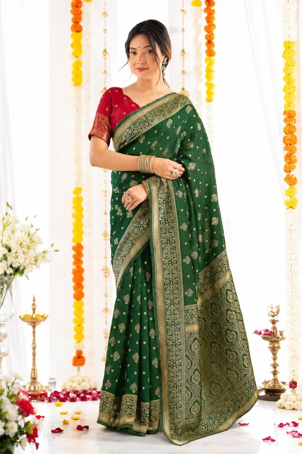 FLUIT_LESVETEMENTS_Self_Design_Kanjivaram_Jacquard_Saree_with_Unstitched_Blouse_(Dark_Green)