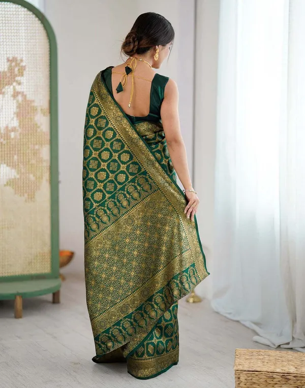 FLUIT_LESVETEMENTS_Self_Design_Kanjivaram_Jacquard_Saree_with_Unstitched_Blouse_(Dark_Green)