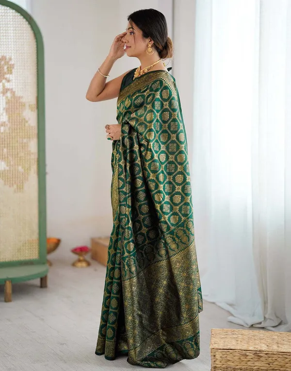 FLUIT_LESVETEMENTS_Self_Design_Kanjivaram_Jacquard_Saree_with_Unstitched_Blouse_(Dark_Green)