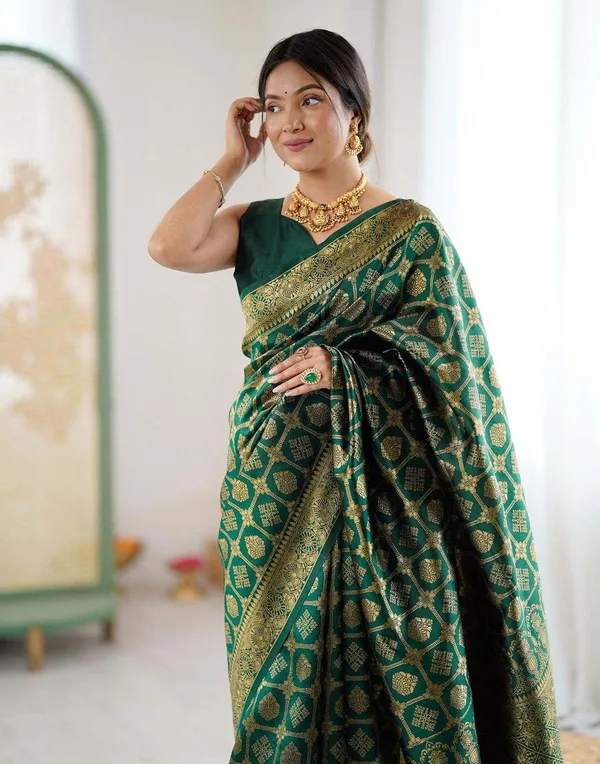 FLUIT_LESVETEMENTS_Self_Design_Kanjivaram_Jacquard_Saree_with_Unstitched_Blouse_(Dark_Green)
