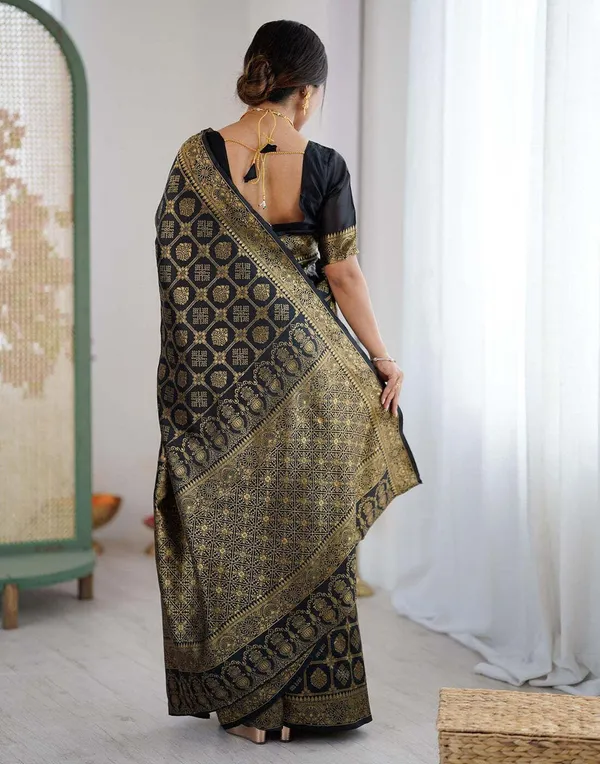FLUIT_LESVETEMENTS_Self_Design_Kanjivaram_Jacquard_Saree_with_Unstitched_Blouse_(Black)