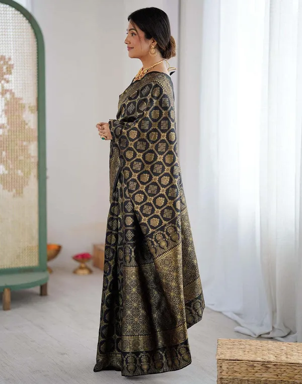 FLUIT_LESVETEMENTS_Self_Design_Kanjivaram_Jacquard_Saree_with_Unstitched_Blouse_(Black)