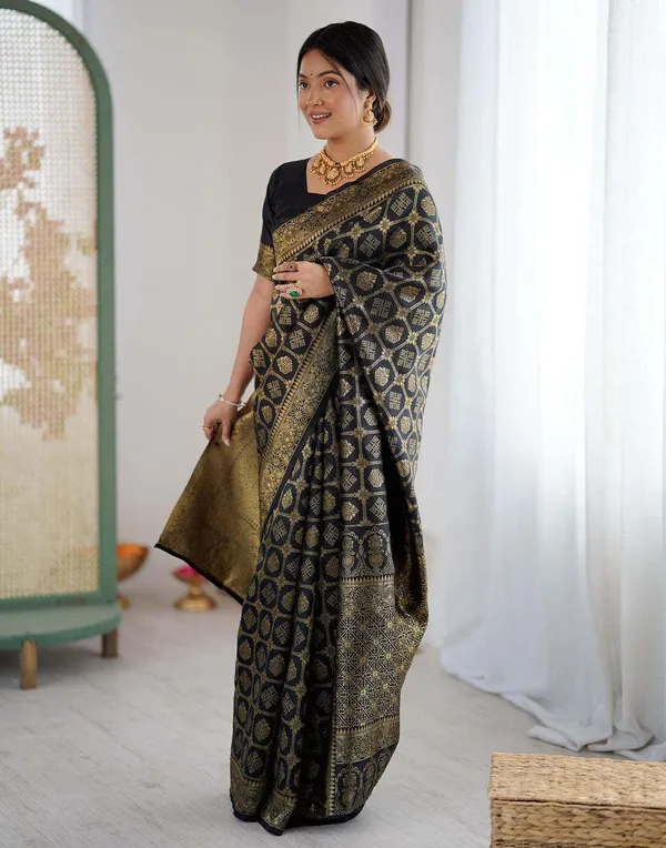 FLUIT_LESVETEMENTS_Self_Design_Kanjivaram_Jacquard_Saree_with_Unstitched_Blouse_(Black)
