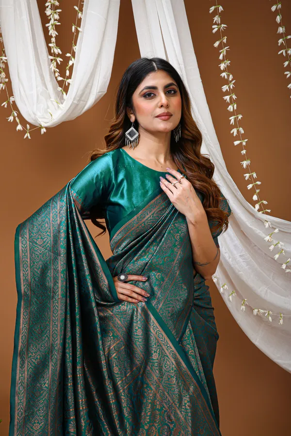 FLUIT_LESVETEMENTS_Self_Design_Kanjivaram_Jacquard_Saree_with_Unstitched_Blouse_(Dark_Green)