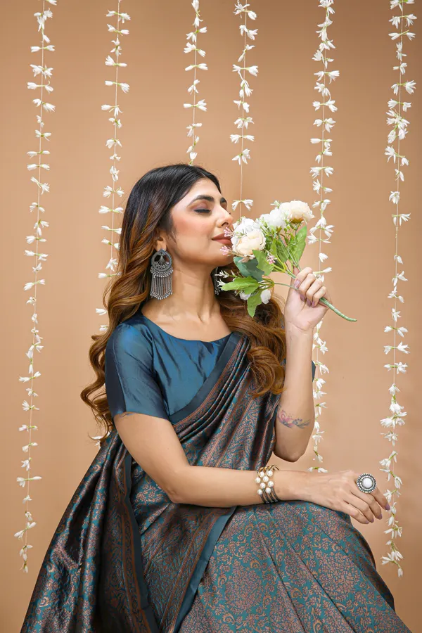 FLUIT_LESVETEMENTS_Self_Design_Kanjivaram_Jacquard_Saree_with_Unstitched_Blouse_(Light_Blue)