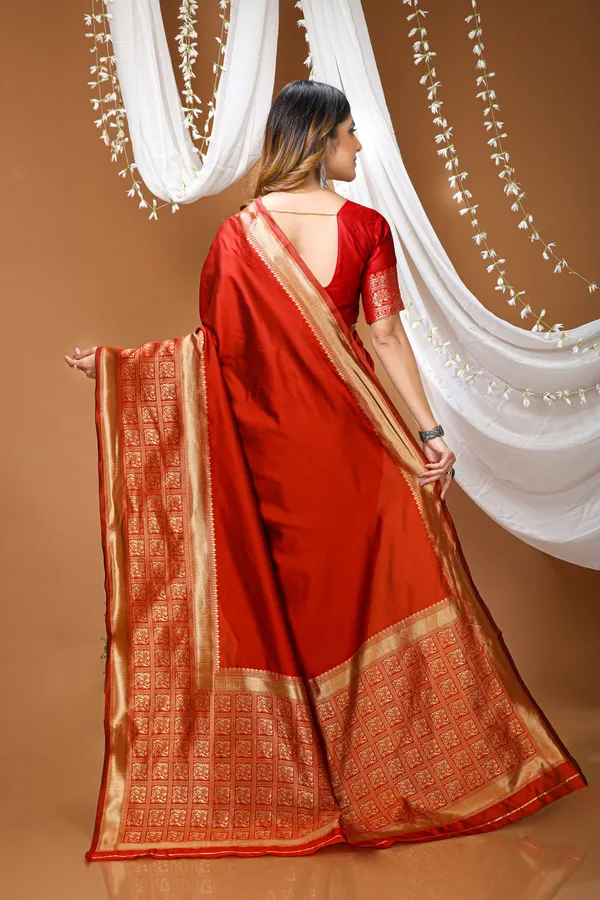 FLUIT_LESVETEMENTS_Self_Design_Kanjivaram_Jacquard_Saree_with_Unstitched_Blouse_(Red)