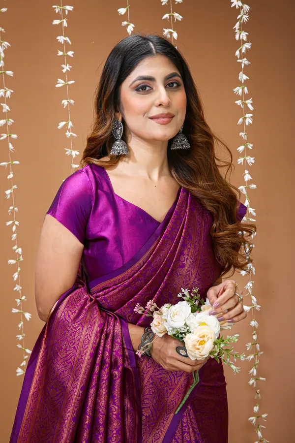 FLUIT_LESVETEMENTS_Self_Design_Kanjivaram_Jacquard_Saree_with_Unstitched_Blouse_(Magenta)