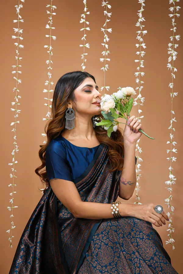 FLUIT_LESVETEMENTS_Self_Design_Kanjivaram_Jacquard_Saree_with_Unstitched_Blouse_(Dark_Blue)