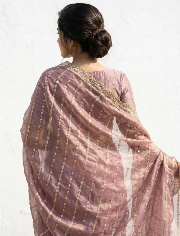 FLUIT_LESVETEMENTS_Embroidered_Bollywood_Satin_Saree_with_Unstitched_Blouse_(Purple)