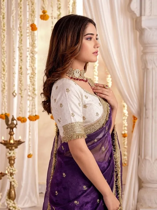 FLUIT_LESVETEMENTS_Embroidered_Bollywood_Satin_Saree_with_Unstitched_Blouse_(Purple)