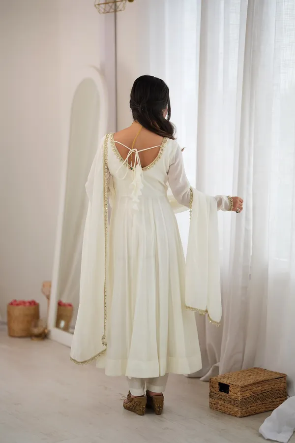 Ivory_Elegance_Anarkali_Suit_Set_For_Women
